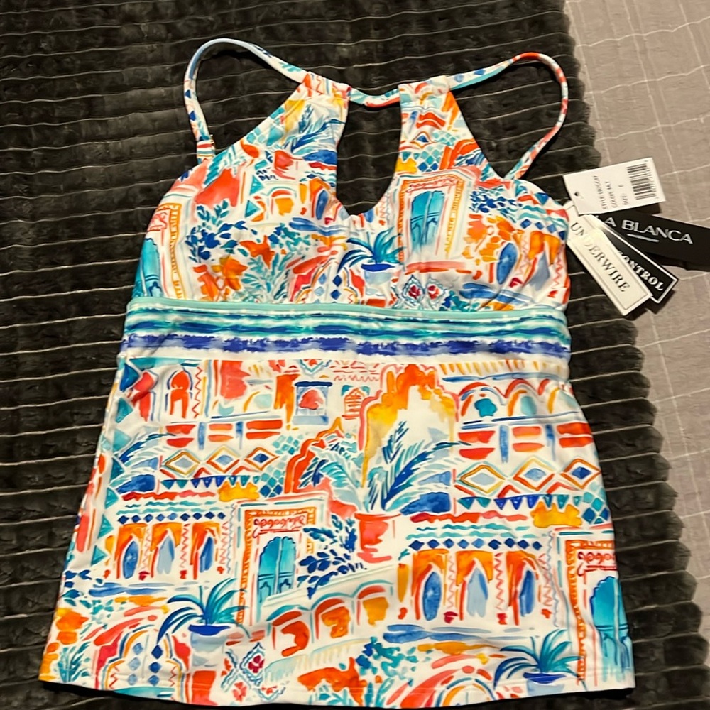 NWT La Blanca Women's Terra Italia High Neck KeyHole Tankini Top Siz 6
La Blanca